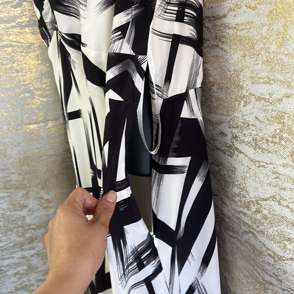 Windsmoor Women’s White/Black Abstract 100% Silk Print Maxi Dress - Picture 14 of 17
